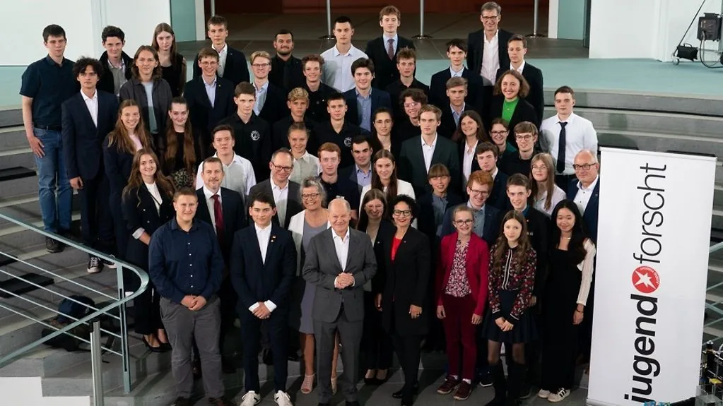 JuFo DSB Alumni zu Besuch beim Deutschen Bundeskanzler GKZs